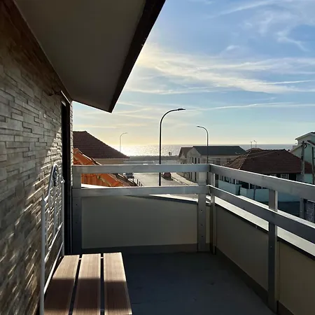 Behappy & Rooftop Hostel