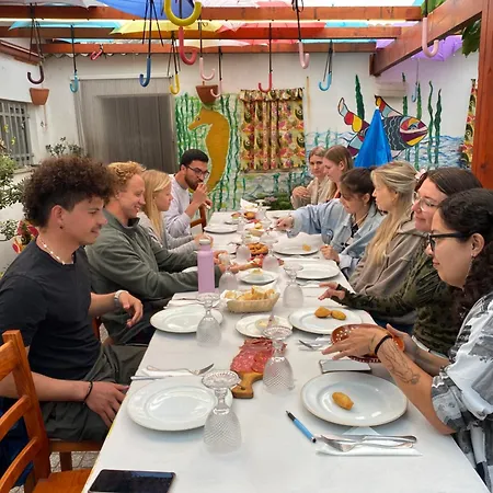 Behappy & Brunch אכסניה *